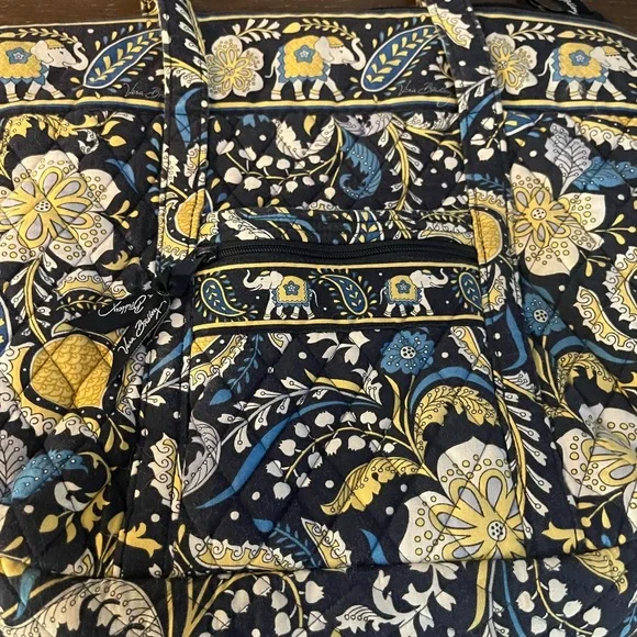 Vera Bradley, Tote in Retired Ellie Blue - Picture 4 of 12